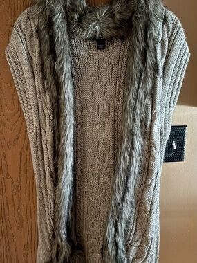 Nine West grey cable Knit Sweater Vest with Faux Fur Trim